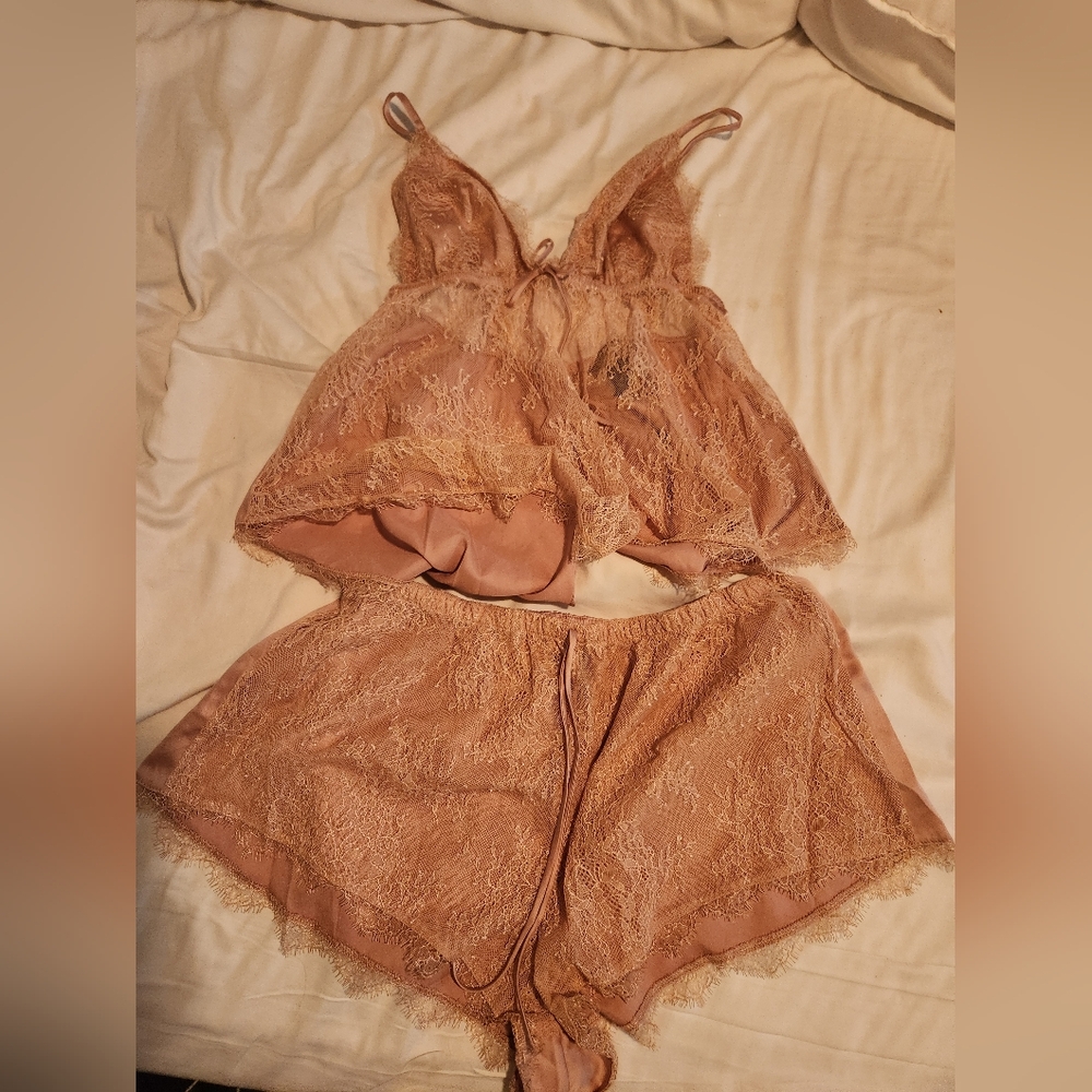 Victoria's Secret Lingerie Cami Set Lace Silk Medium Peach New W/O Tags
